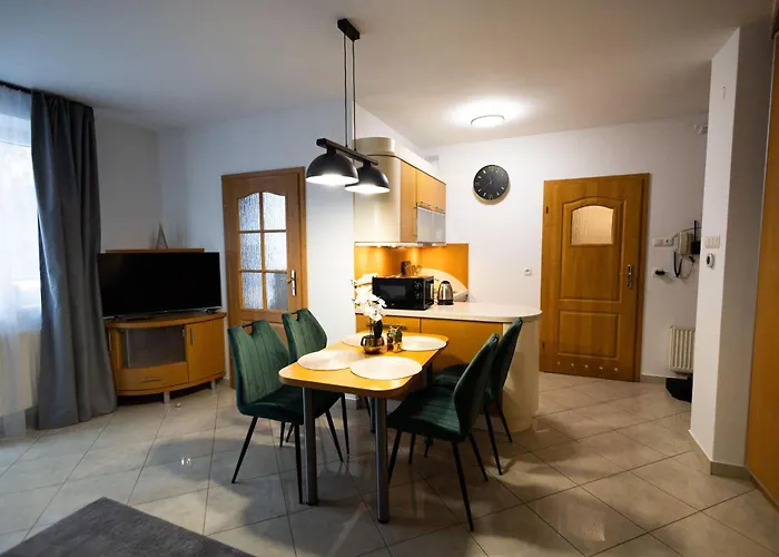 Zoya + Garaz 아파트 크리니차 즈드로이