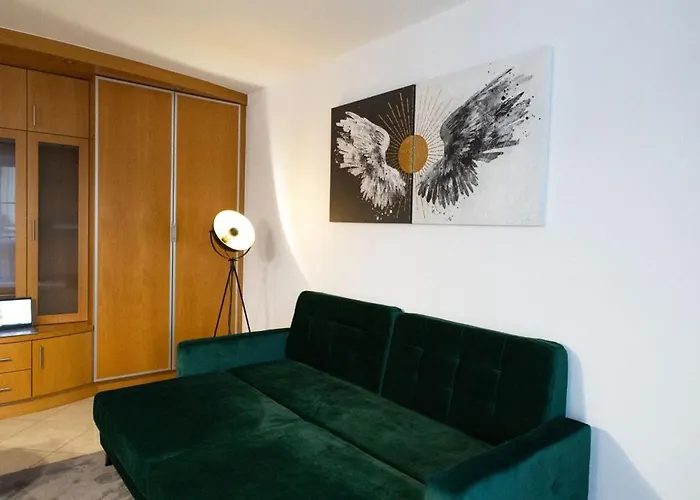 Zoya + Garaz 크리니차 즈드로이